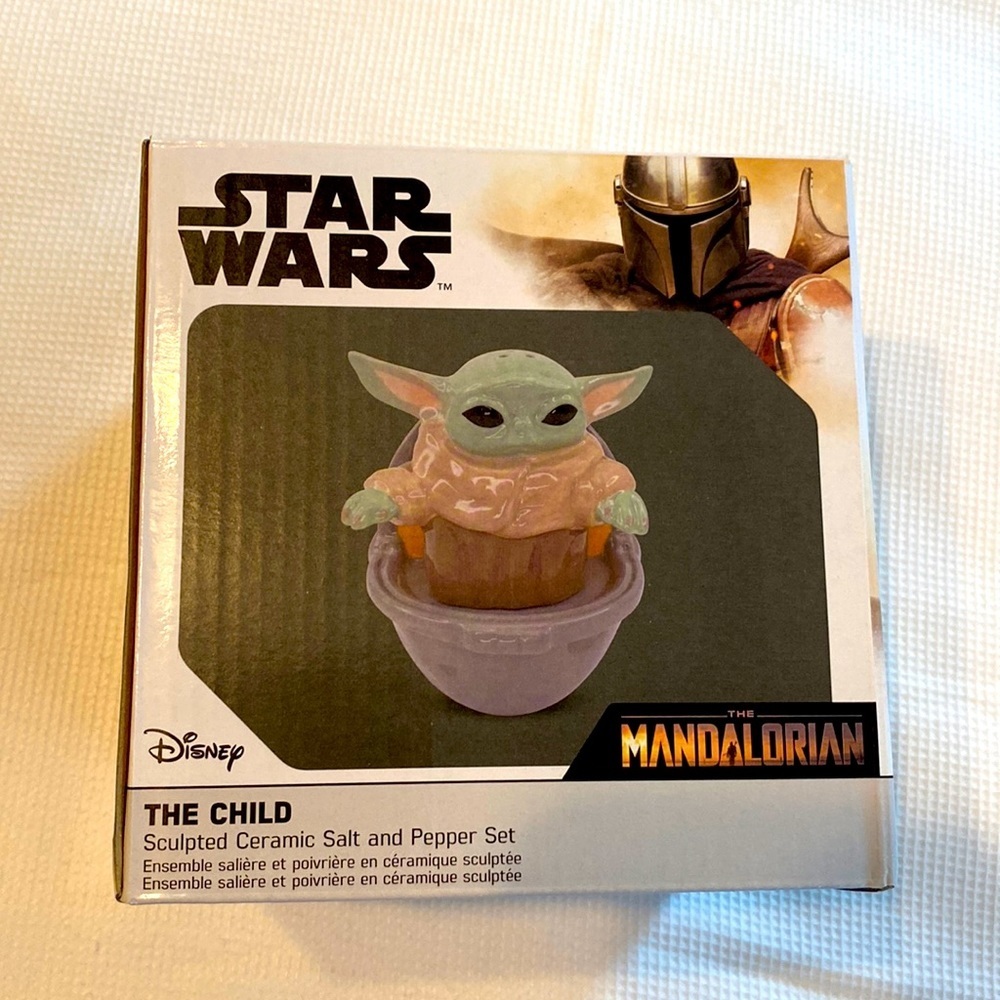 Star Wars The Child Mandalorian Sculpted Ceramic Salt and Pepper Set